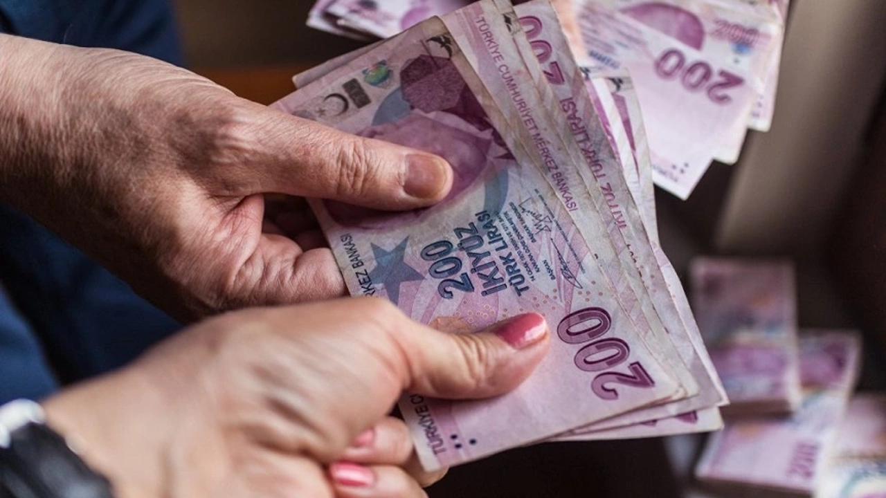 Yeni torba yasada emekliye kara haber: Maaşınızın bir kısmı kesilebilir