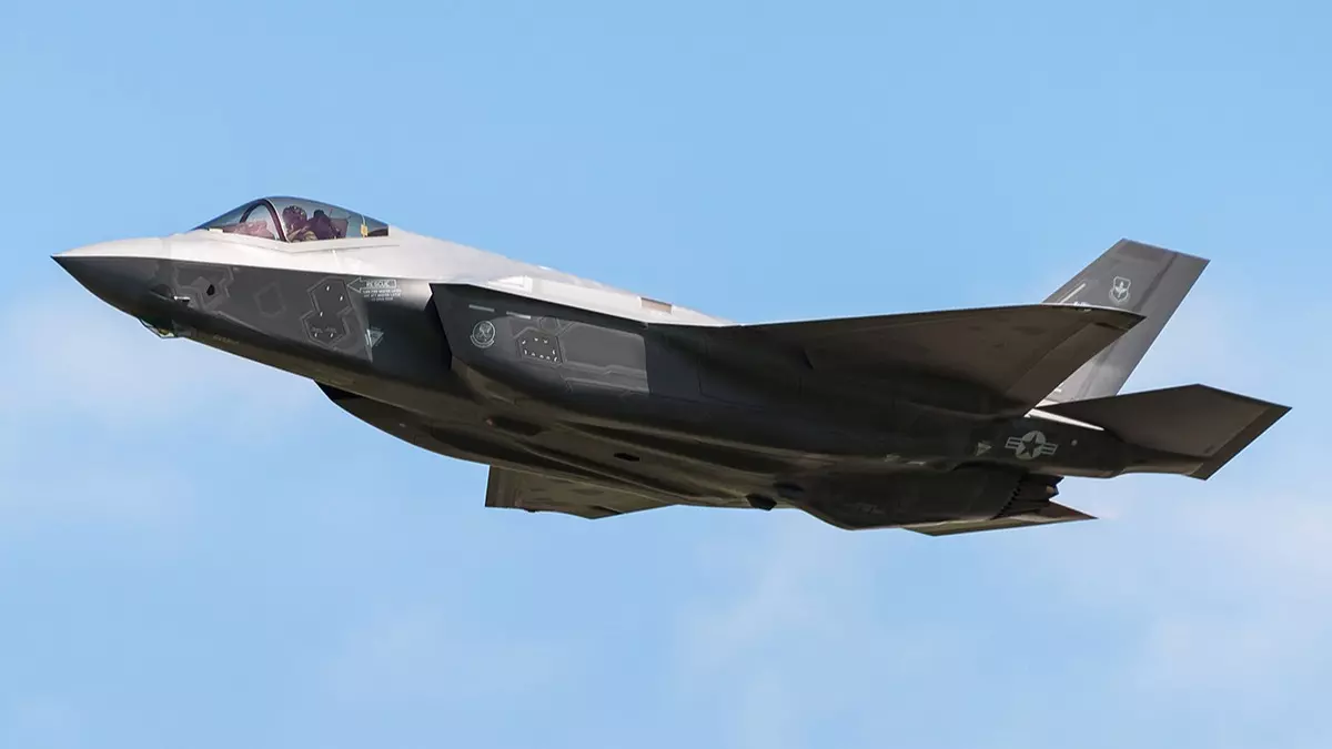F-16’lar kullanımdan kalktı: İlk F-35’ler resmen hava üssünde